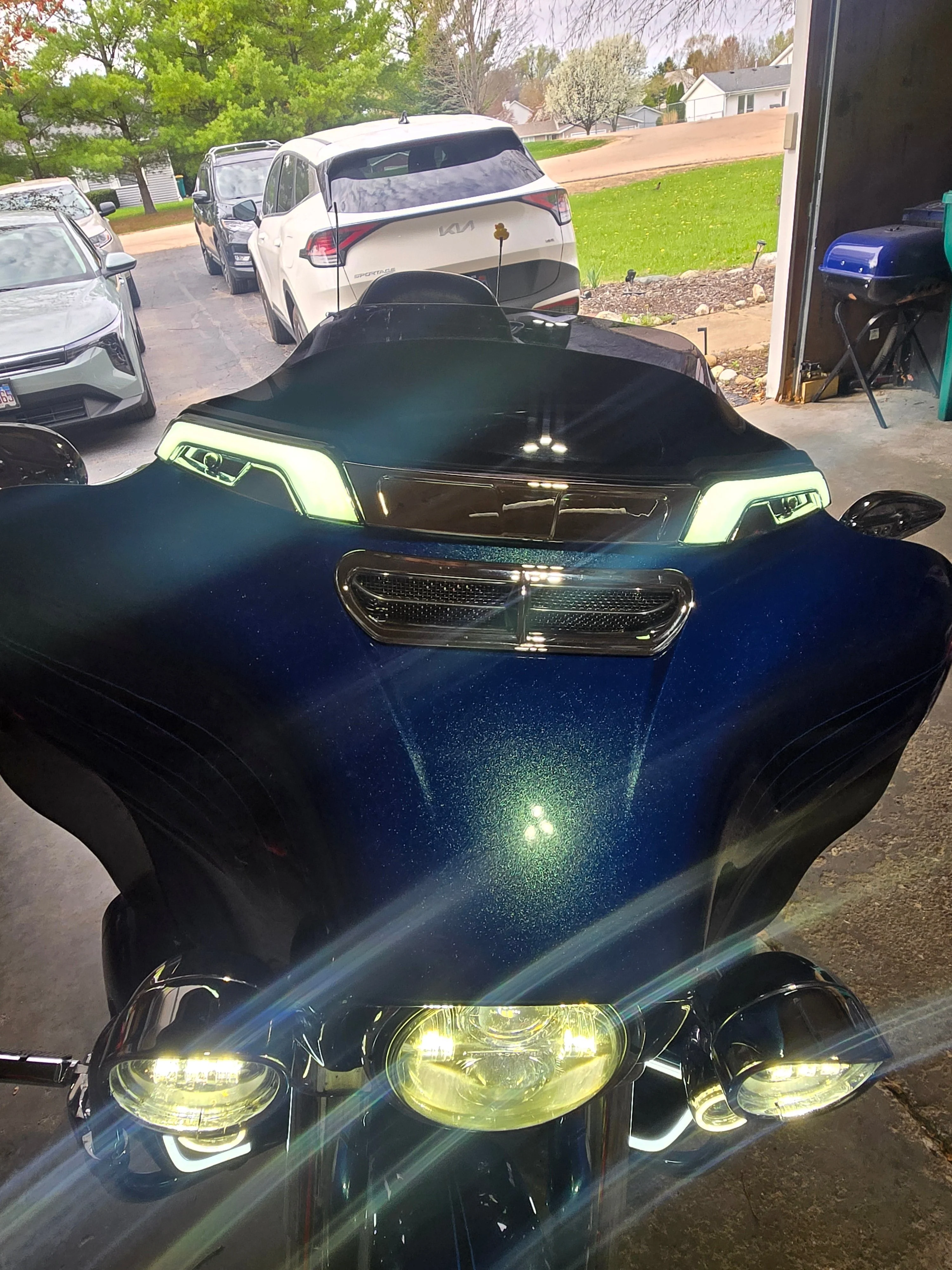 Eagle Lights HALOS LED Windshield Trim with White Running Lights & Amber Turn Signals for Harley-Davidson® Batwing Fairings, 2014 - Current Street Glide & Electra Glide models - Image 13