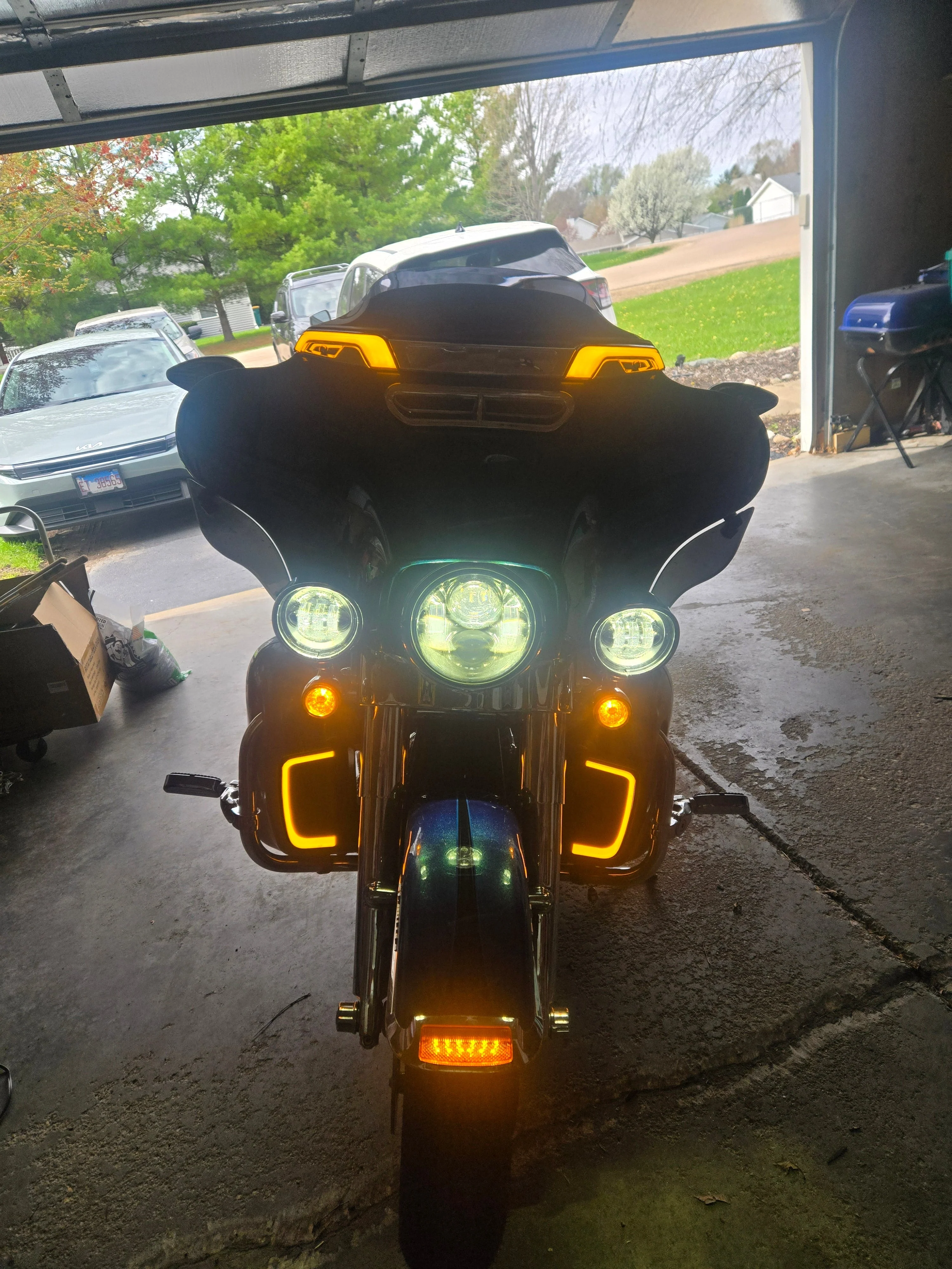 Eagle Lights HALOS LED Windshield Trim with White Running Lights & Amber Turn Signals for Harley-Davidson® Batwing Fairings, 2014 - Current Street Glide & Electra Glide models - Image 14