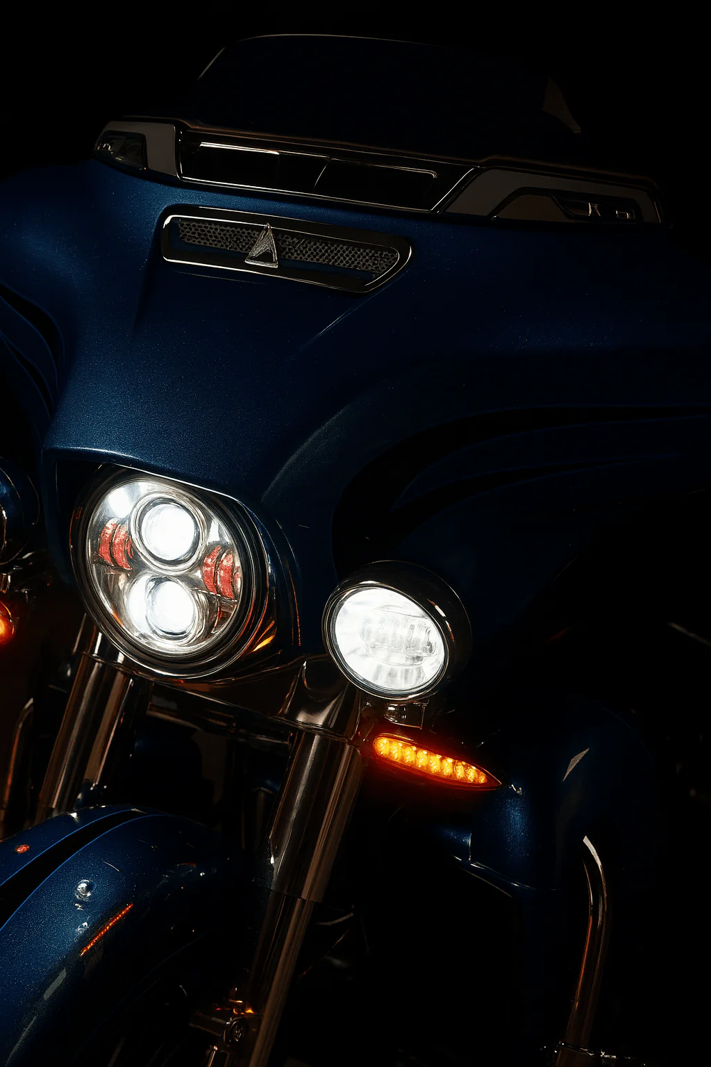 Eagle Lights HALOS LED Windshield Trim with White Running Lights & Amber Turn Signals for Harley-Davidson® Batwing Fairings, 2014 - Current Street Glide & Electra Glide models - Image 4