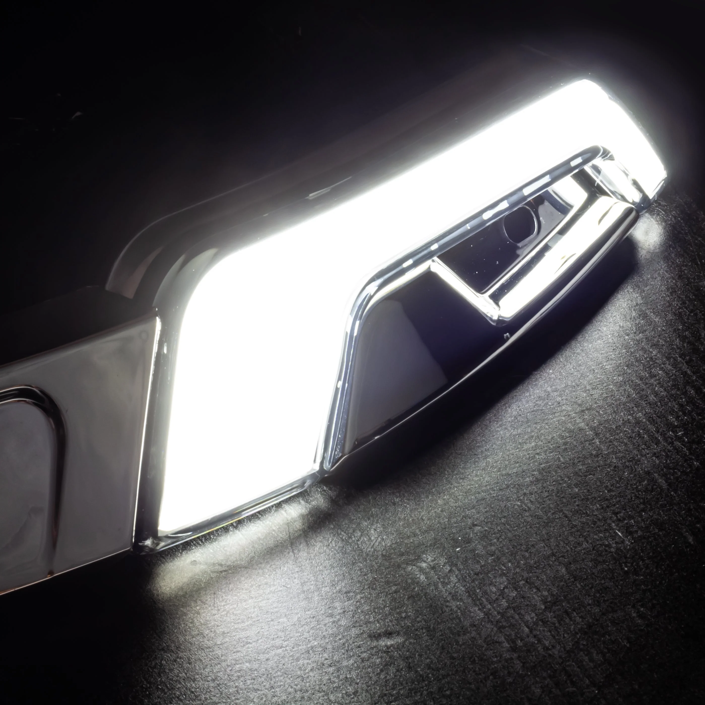 Eagle Lights HALOS LED Windshield Trim with White Running Lights & Amber Turn Signals for Harley-Davidson® Batwing Fairings, 2014 - Current Street Glide & Electra Glide models - Image 6